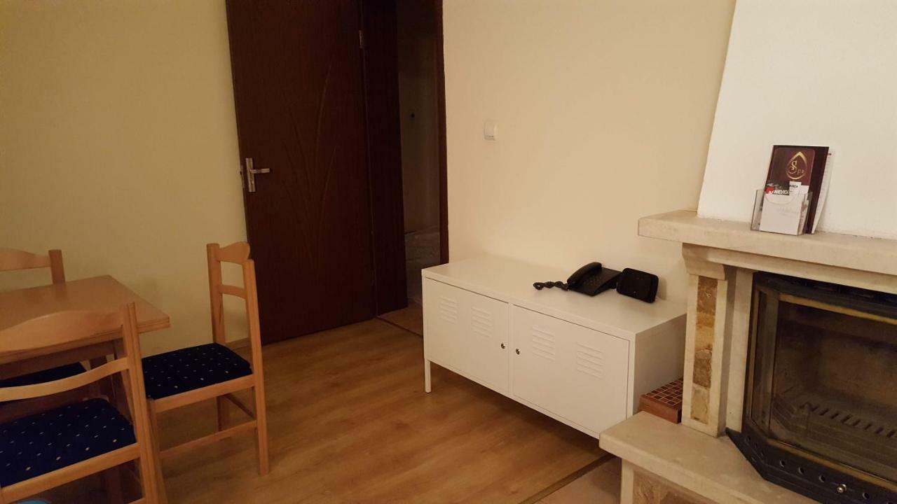 The Castle Complex - Apartment 401 ปอมโปโรโว ภายนอก รูปภาพ